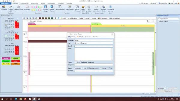 Digitale Arztpraxis-Software mit Terminübersicht und geöffneter Terminbearbeitung.