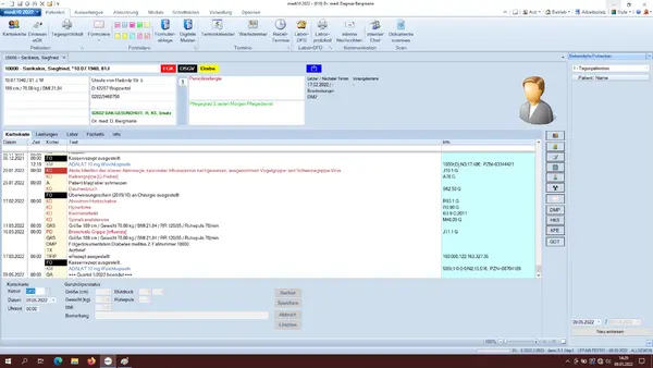 Digitale Patientenakte mit Diagnosen, Medikamenten, Allergien und Laborwerten in Praxissoftware.